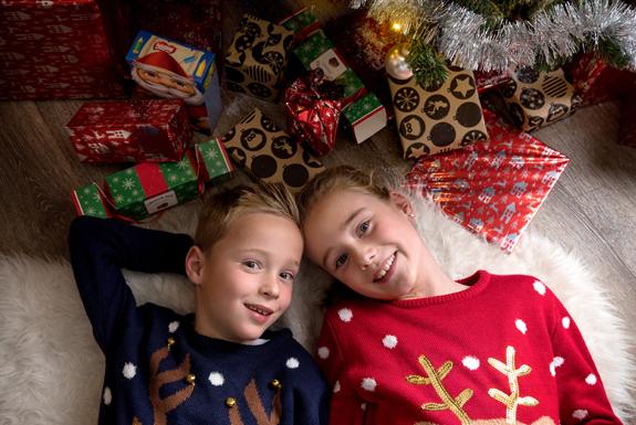 Kinderen onder kerstboom | Noordzee Résidence Cadzand-Bad