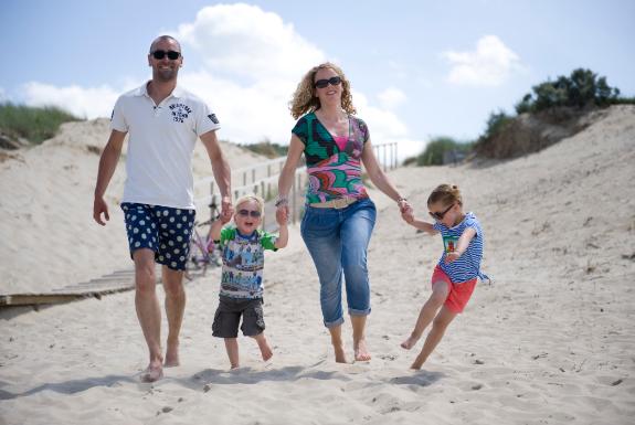Gezin op strand | Noordzee Résidence Cadzand-Bad